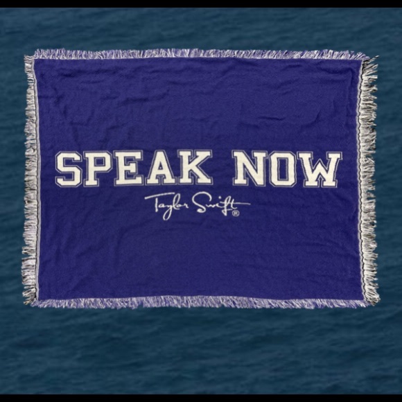 Taylor Swift Speak Now 2022 TV Blanket - Picture 5 of 6